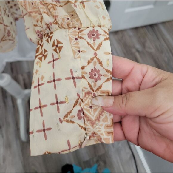 Fate Button Up blouse tan/cream Long Sleeve Sz Small - Picture 7 of 11